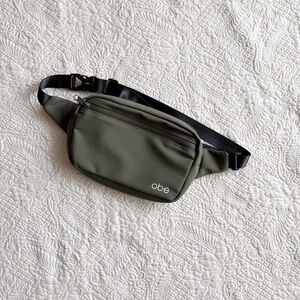 LIKE NEW / Belt Bag! Green
